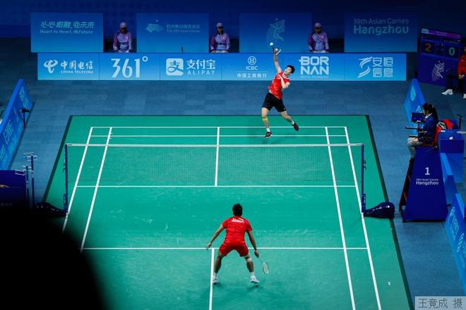 但她将比赛 但她将比赛